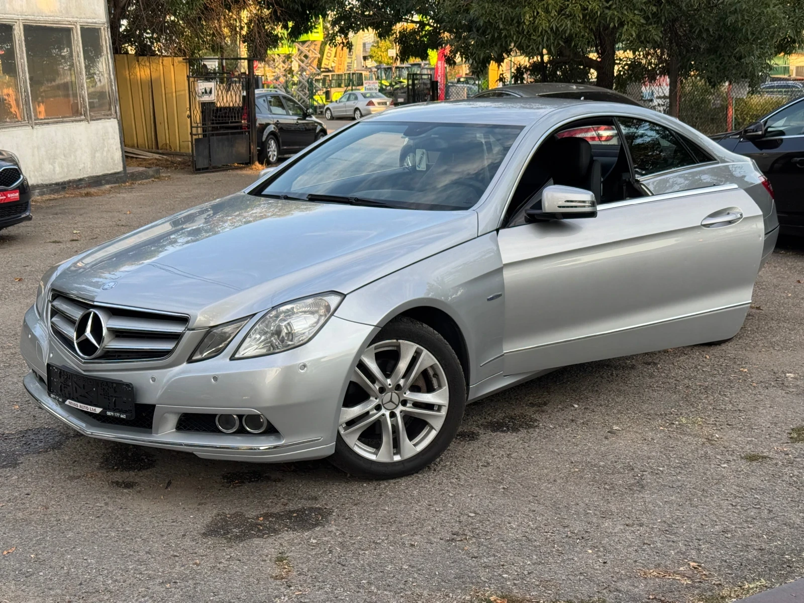 Mercedes-Benz E 220 Неразличим  от НОВ!, снимка 3 - Автомобили и джипове - 55839225