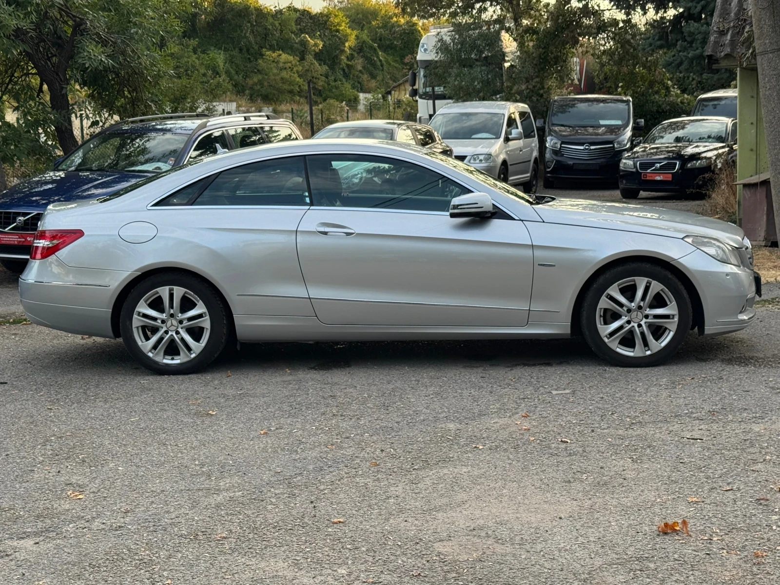 Mercedes-Benz E 220 Неразличим  от НОВ!, снимка 8 - Автомобили и джипове - 55839225