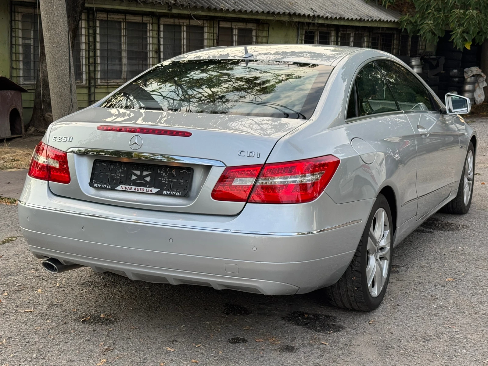 Mercedes-Benz E 220 Неразличим  от НОВ!, снимка 7 - Автомобили и джипове - 55839225