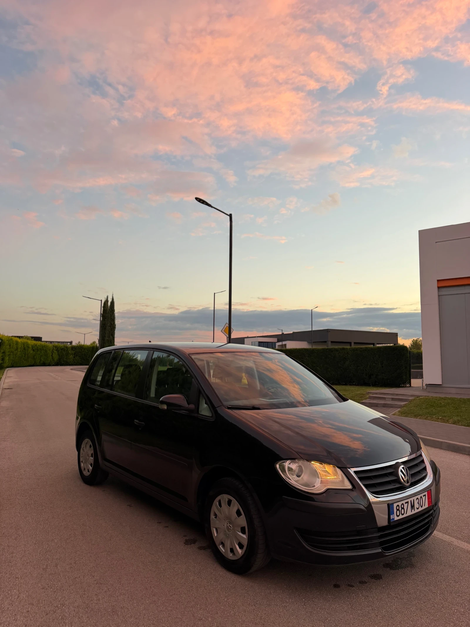 VW Touran 1.9тди 105кс, снимка 2 - Автомобили и джипове - 56268611