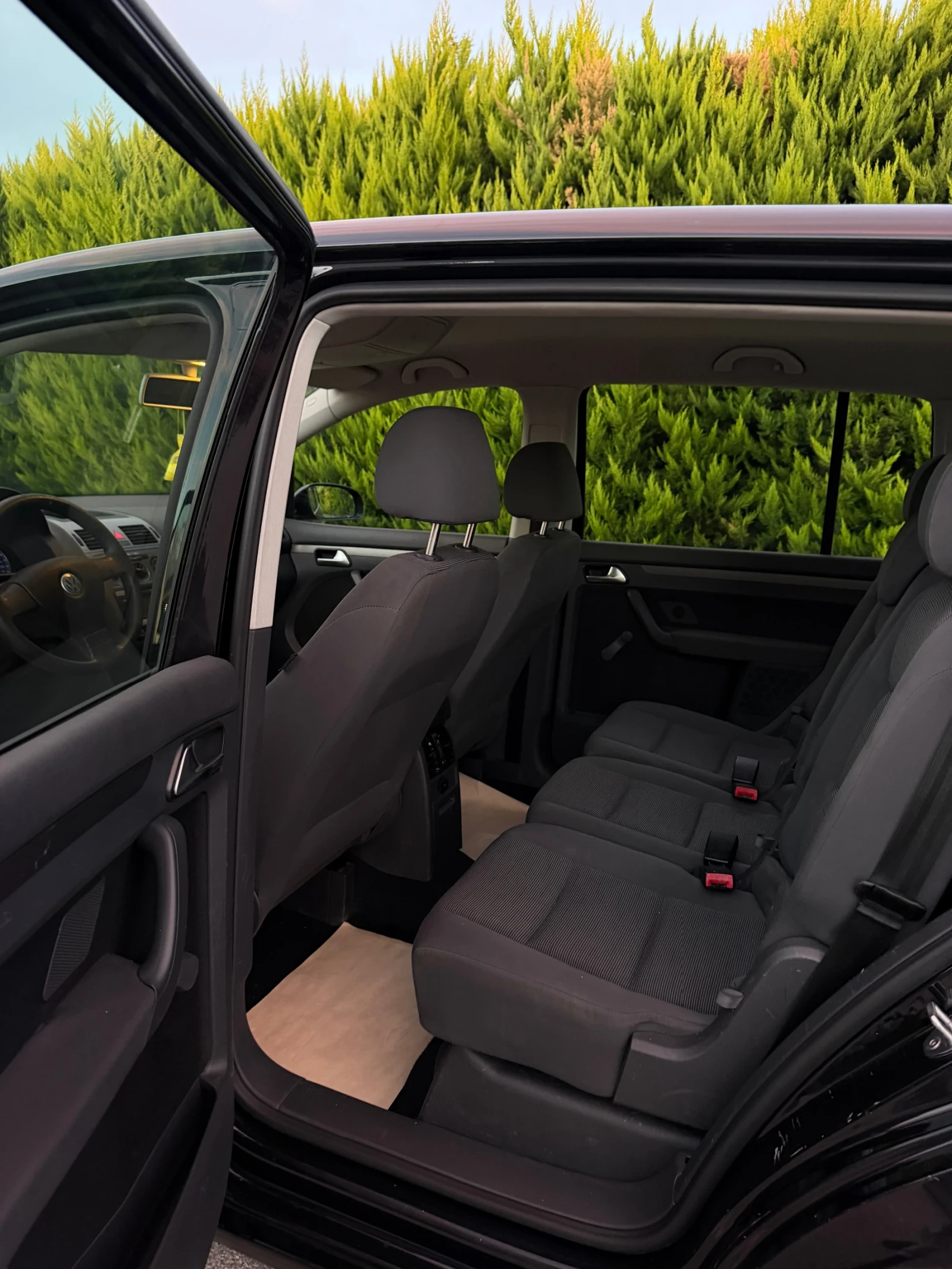 VW Touran 1.9тди 105кс, снимка 9 - Автомобили и джипове - 56268611