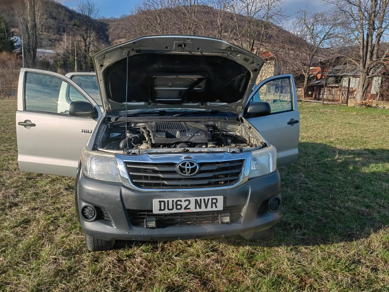 Toyota Hilux, снимка 13 - Автомобили и джипове - 47524548