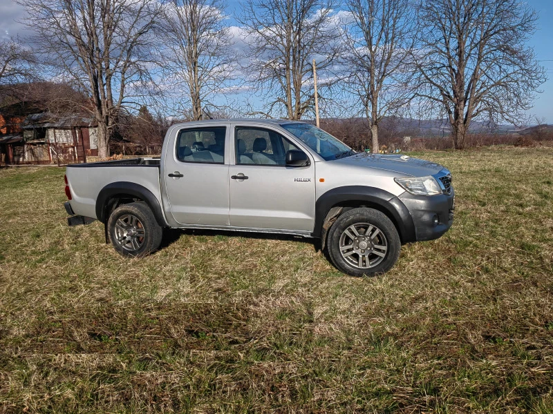 Toyota Hilux, снимка 3 - Автомобили и джипове - 47308657