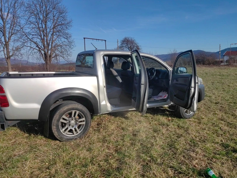 Toyota Hilux, снимка 2 - Автомобили и джипове - 47002960