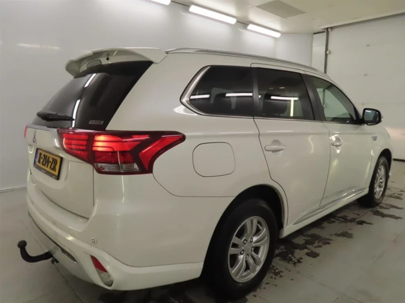 Mitsubishi Outlander PHEV, Plugin Hybride, снимка 2 - Автомобили и джипове - 48672199