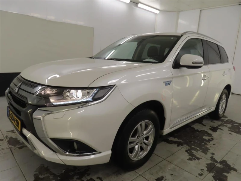 Mitsubishi Outlander PHEV, Plugin Hybride, снимка 1 - Автомобили и джипове - 48672199