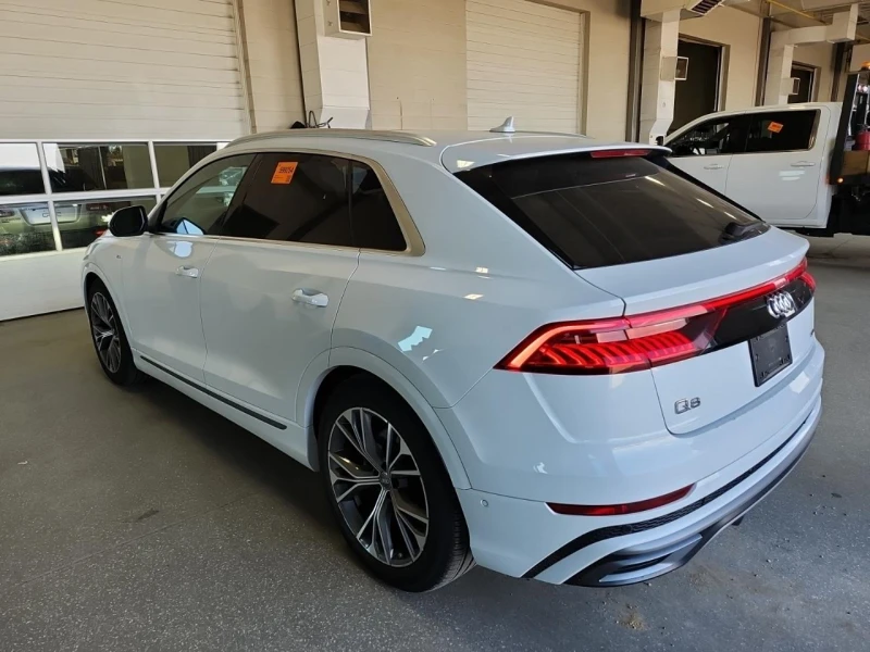 Audi Q8 Technik* Sline* Matrix* Distr* B&O* Масаж* 360* , снимка 4 - Автомобили и джипове - 52318016