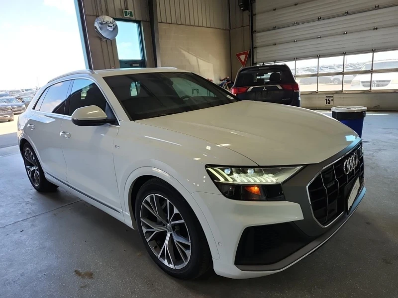 Audi Q8 Technik* Sline* Matrix* Distr* B&O* Масаж* 360* , снимка 2 - Автомобили и джипове - 52318016