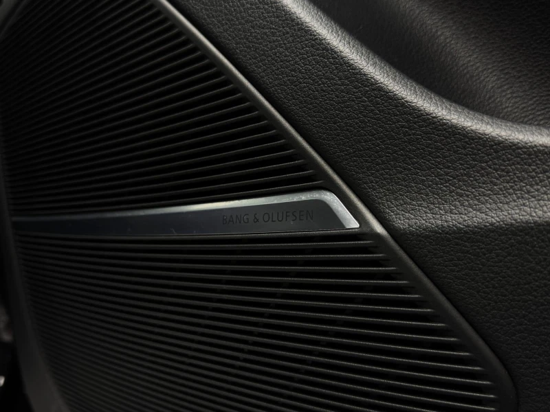 Audi Q8 50TDI Quattro S-line* Matrix* B&O* 360 Camera Pano, снимка 16 - Автомобили и джипове - 52121318