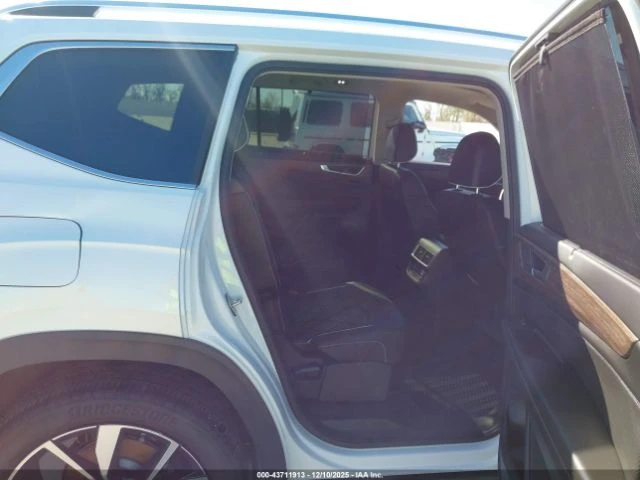 VW Atlas 2.0T SEL PREMIUM R-LINE, снимка 8 - Автомобили и джипове - 53194577