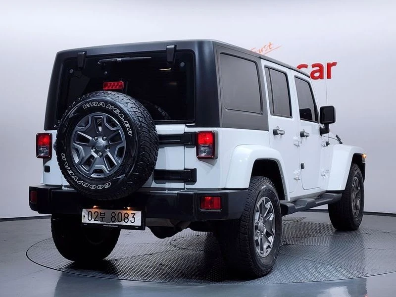 Jeep Wrangler 3.6 Sahara 4Door| 285к.с.| ВКЛ.ТЕХНОТЕСТ, снимка 2 - Автомобили и джипове - 55097369