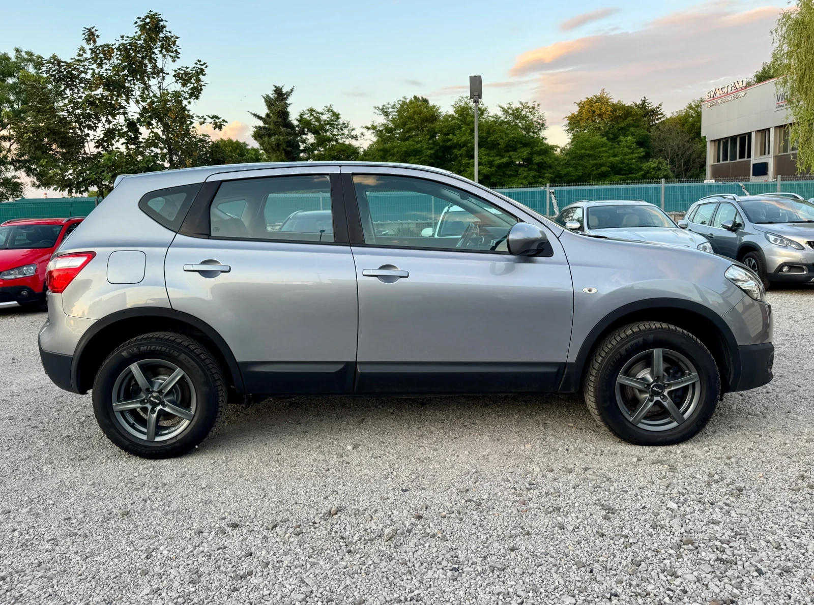 Nissan Qashqai 2.0i 4х4 ТОП СЪСТОЯНИЕ !!! - изображение 6