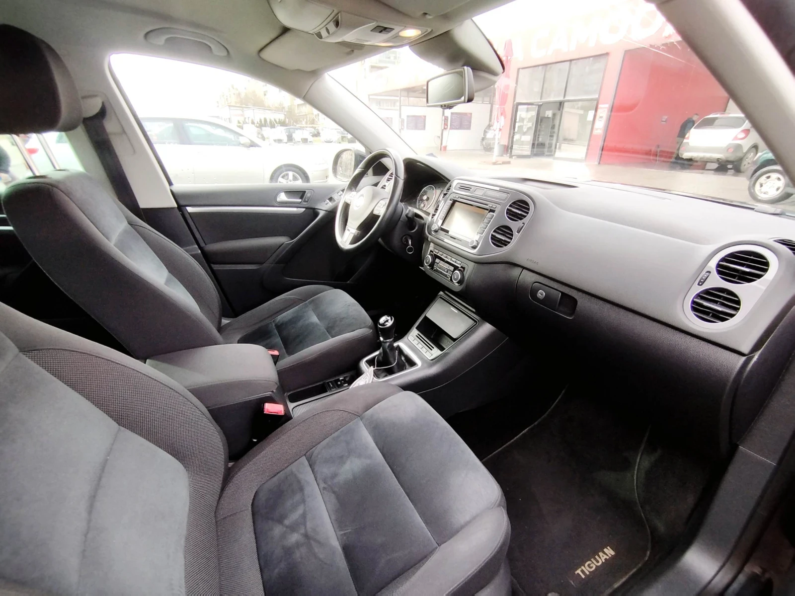 VW Tiguan 2.0 tsi/4x4/���������  | Mobile.bg � ����������� 17