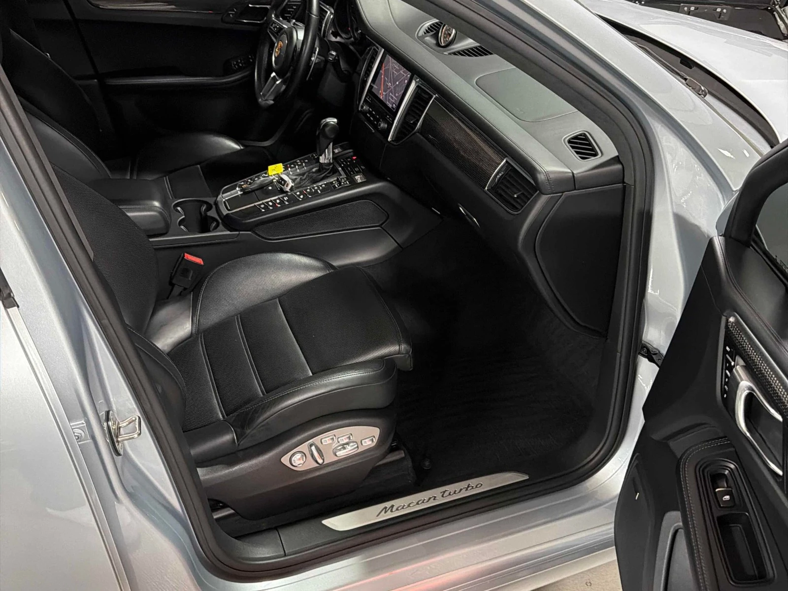 Porsche Macan TURBO РЕГИСТРАЦИЯ & ОБСЛУЖВАНЕ, снимка 12 - Автомобили и джипове - 54156587