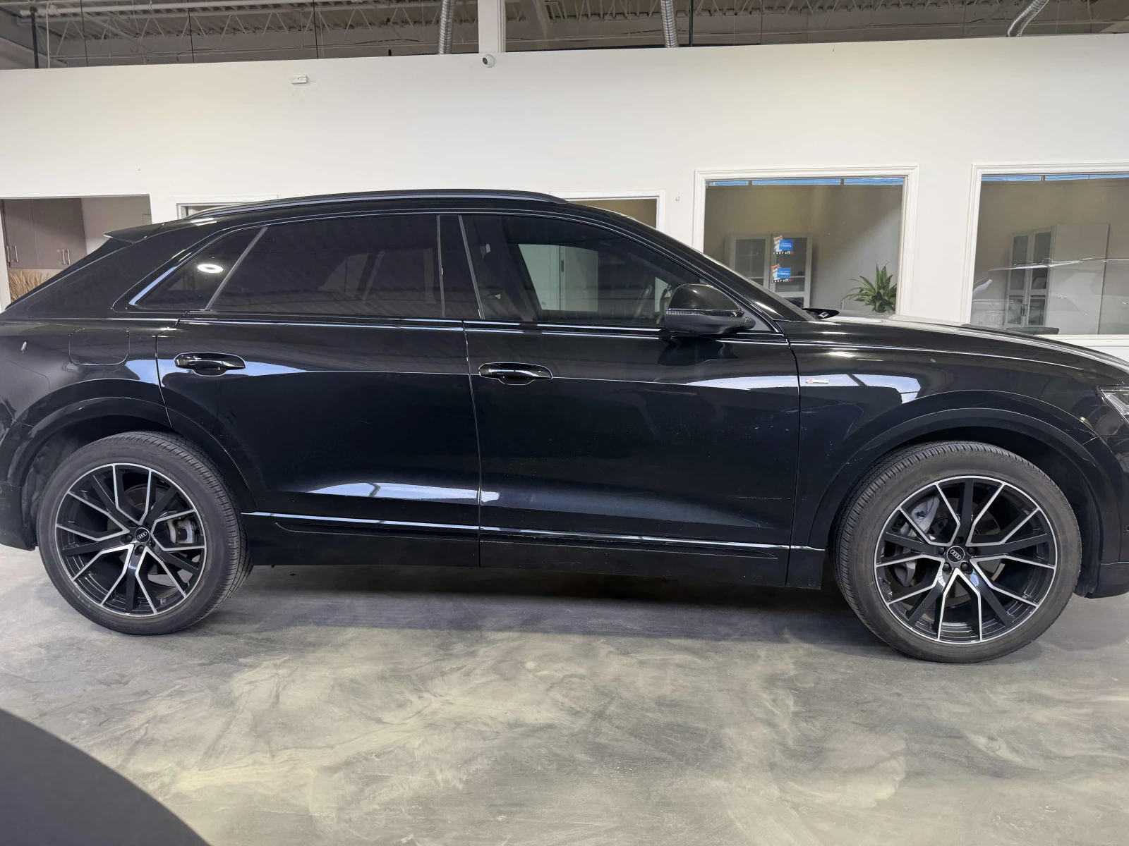 Audi Q8 Technik /360/DIS/B&O/Matrix/Carfax, снимка 3 - Автомобили и джипове - 56151010