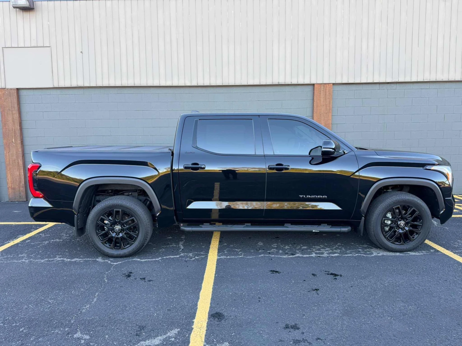 Toyota Tundra 4x4 Crewmax Limited, снимка 3 - Автомобили и джипове - 56248247