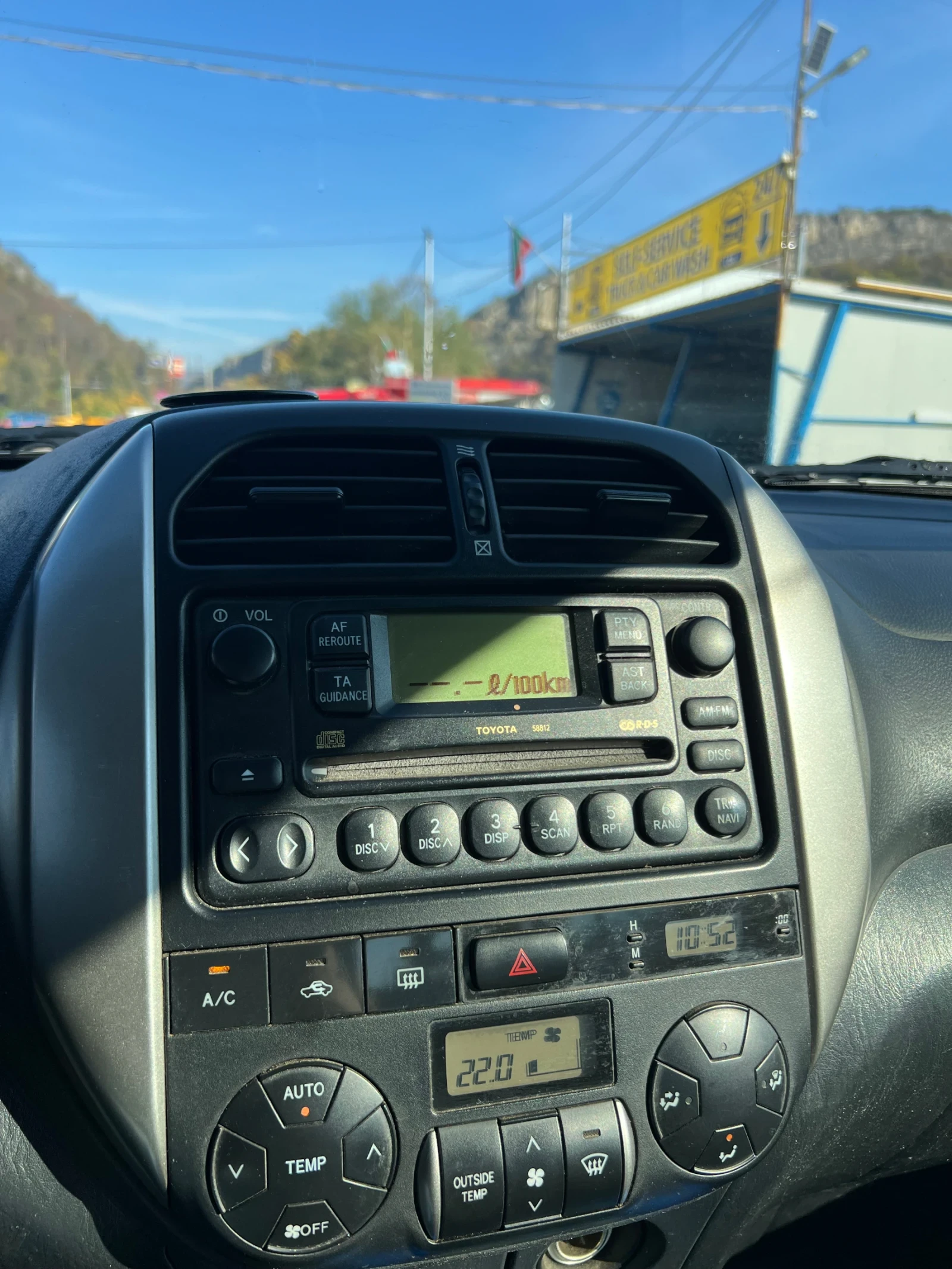 Toyota Rav4 2.0 D4D, снимка 9 - Автомобили и джипове - 56642360