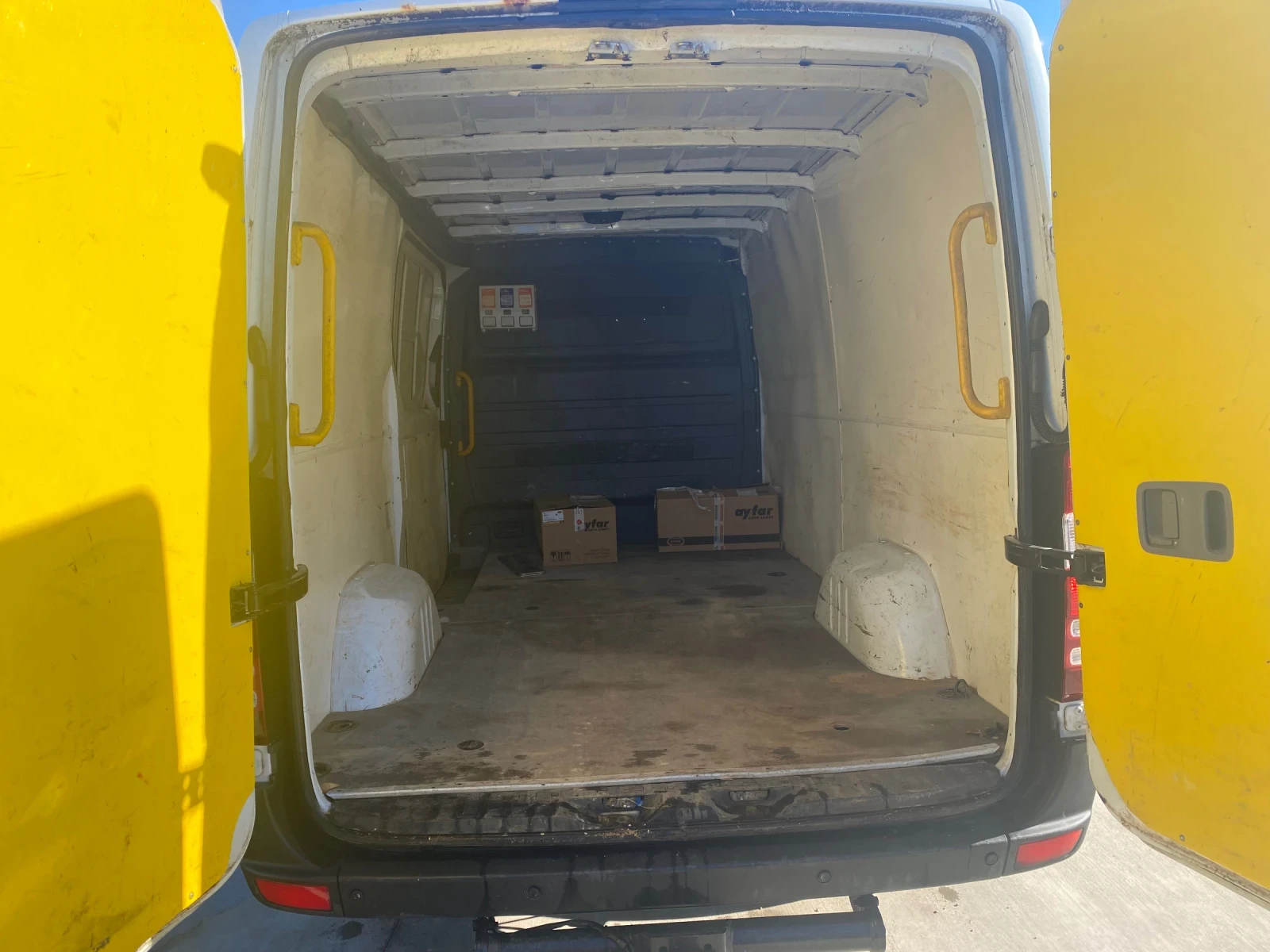 Mercedes-Benz Sprinter 313 2.2 CDTI Clima Top, снимка 12 - Бусове и автобуси - 53763736