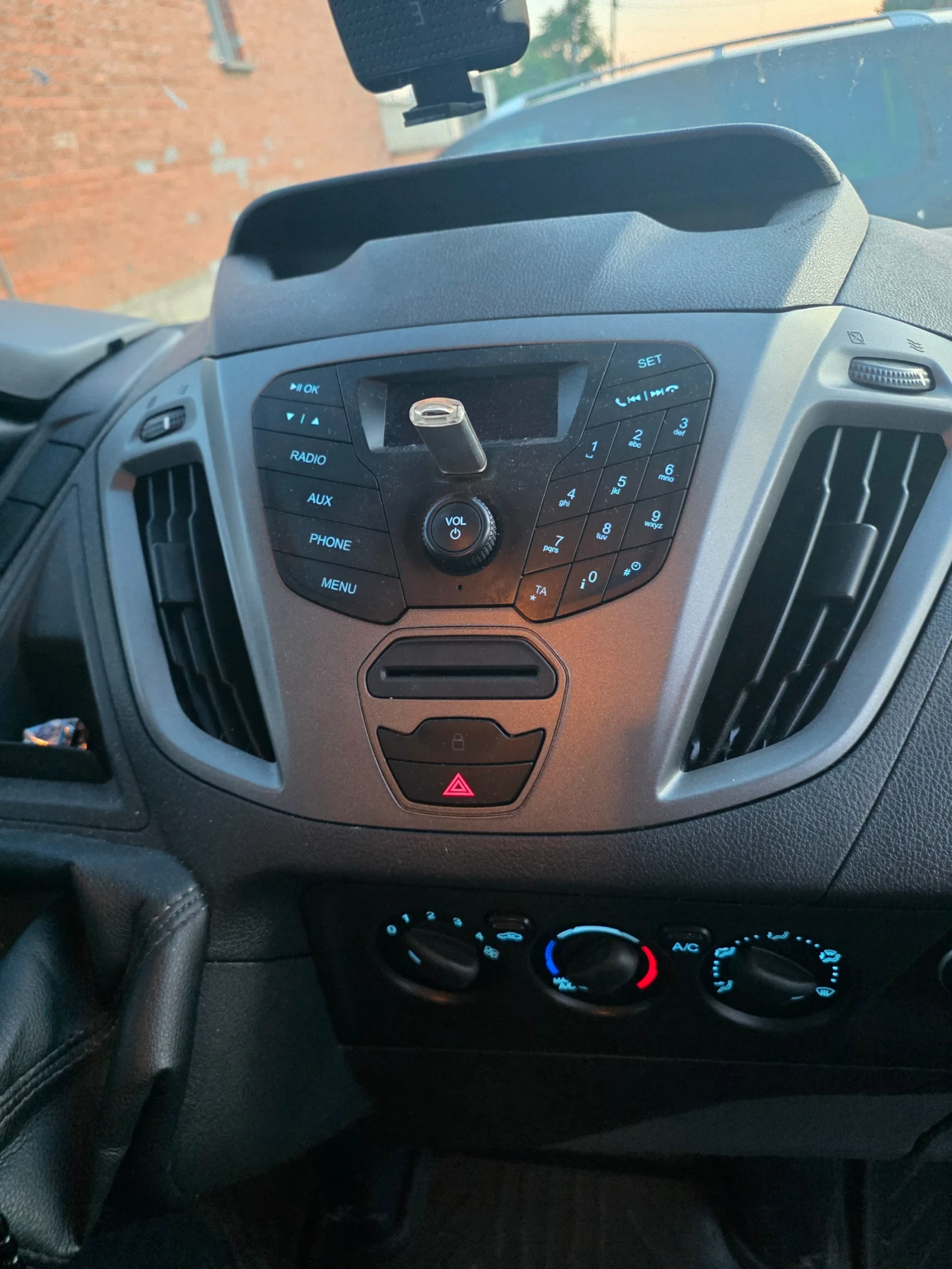 Ford Transit Custom, снимка 4 - Бусове и автобуси - 54908402