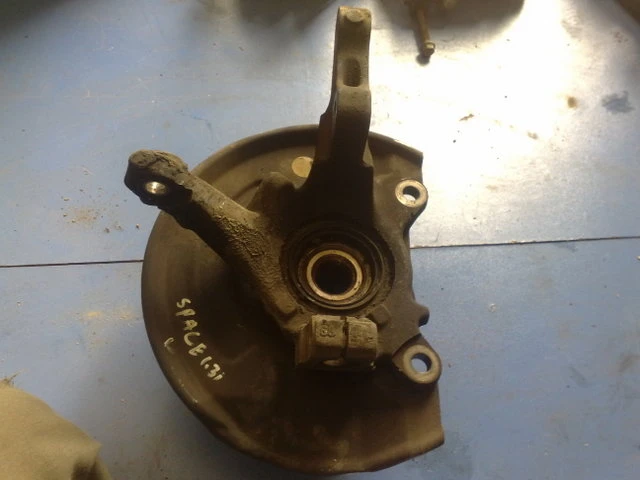 шенкел преден десен за Мицубиши Спейс Стар 1.3и