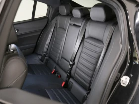 Alfa Romeo Giulia Quadrifoglio RWD * DIS * HARMAN KARDON * ПОДГРЕВИ , снимка 13