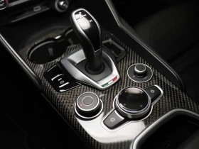 Alfa Romeo Giulia Quadrifoglio RWD * DIS * HARMAN KARDON * ПОДГРЕВИ , снимка 8