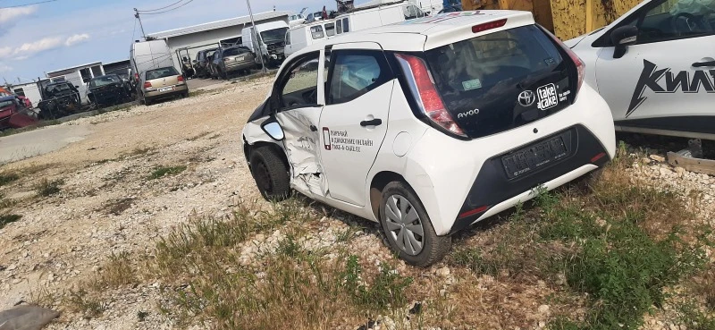 Toyota Aygo 1.0i, снимка 4 - Автомобили и джипове - 41290440