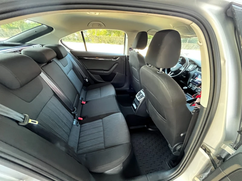 Skoda Octavia 1.6 TDI STYLE, снимка 16 - Автомобили и джипове - 52337676