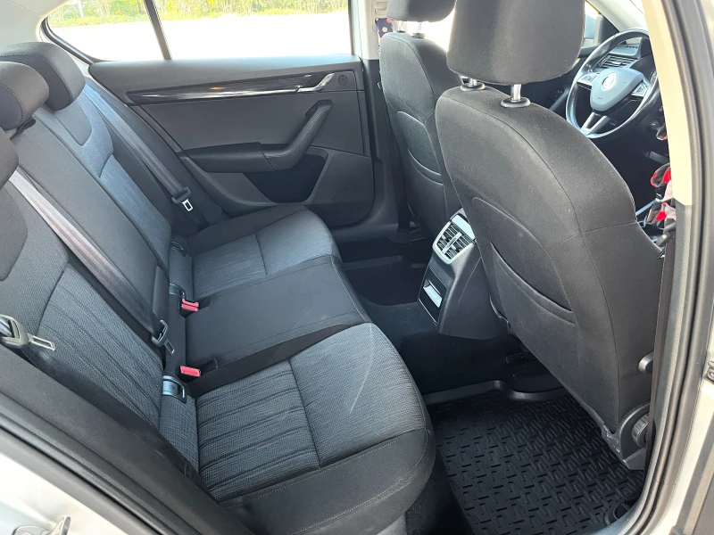 Skoda Octavia 1.6 TDI STYLE, снимка 15 - Автомобили и джипове - 52337676