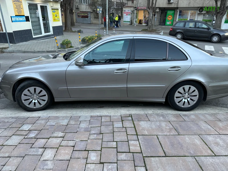 Mercedes-Benz E 220 Facelift, снимка 4 - Автомобили и джипове - 48396367