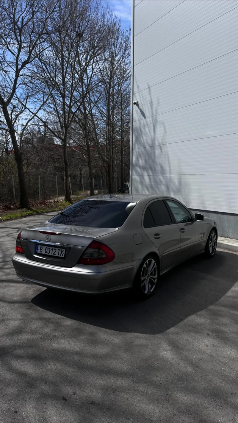 Mercedes-Benz E 220 Facelift, снимка 7 - Автомобили и джипове - 48396367