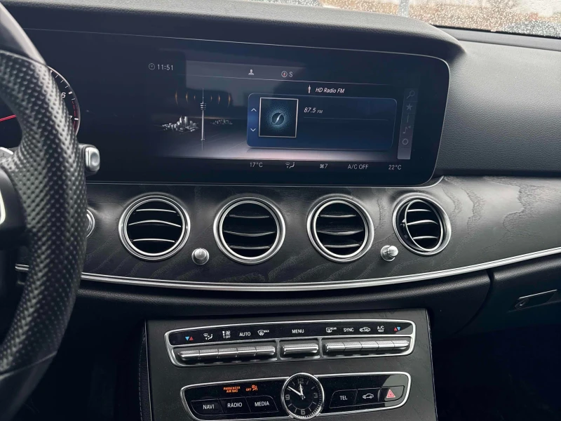 Mercedes-Benz E 400 HEAD UP * * ЧЕРЕН САЛОН * * СЕРВИЗНА ИСТОРИЯ * * , снимка 9 - Автомобили и джипове - 53576287