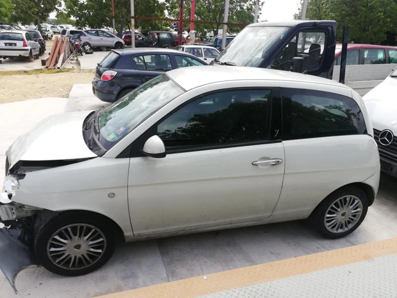 Lancia Ypsilon, снимка 3 - Автомобили и джипове - 28326560