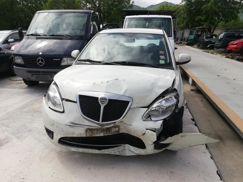 Lancia Ypsilon, снимка 1 - Автомобили и джипове - 28326560