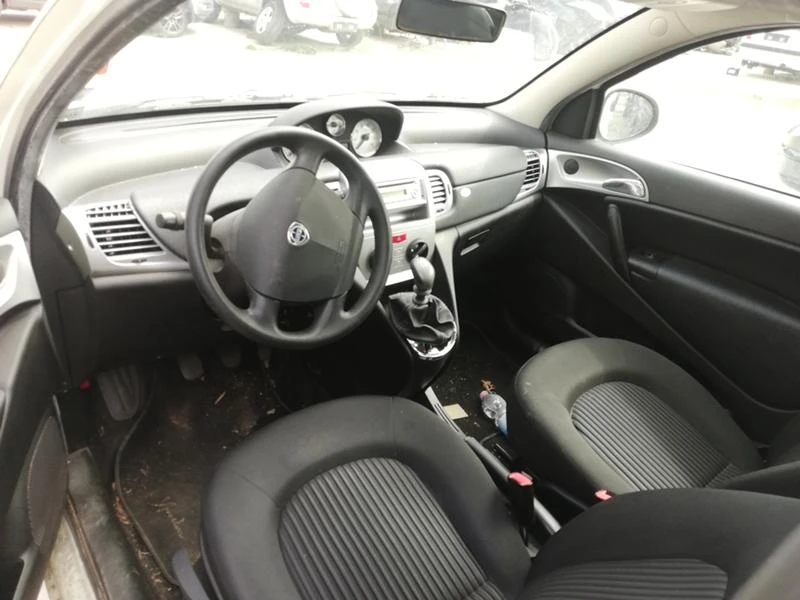 Lancia Ypsilon, снимка 2 - Автомобили и джипове - 28326560