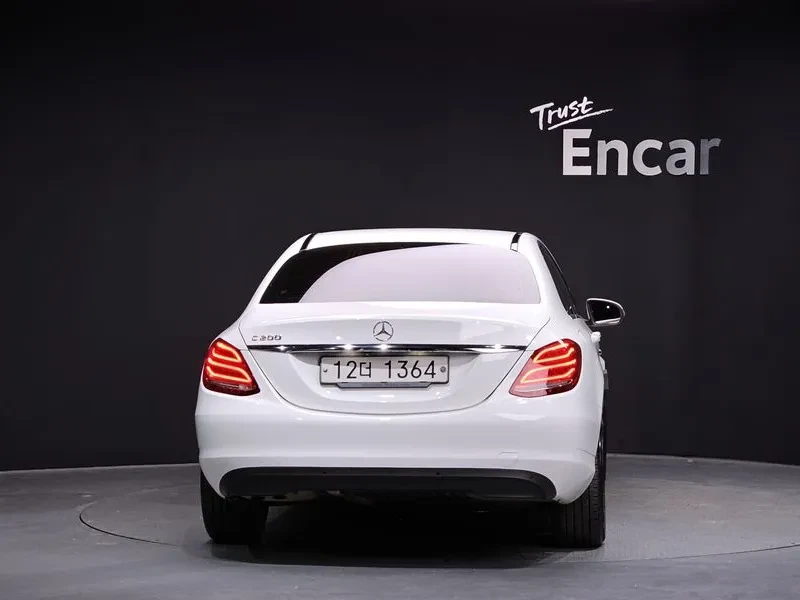 Mercedes-Benz C 180, снимка 4 - Автомобили и джипове - 52825118