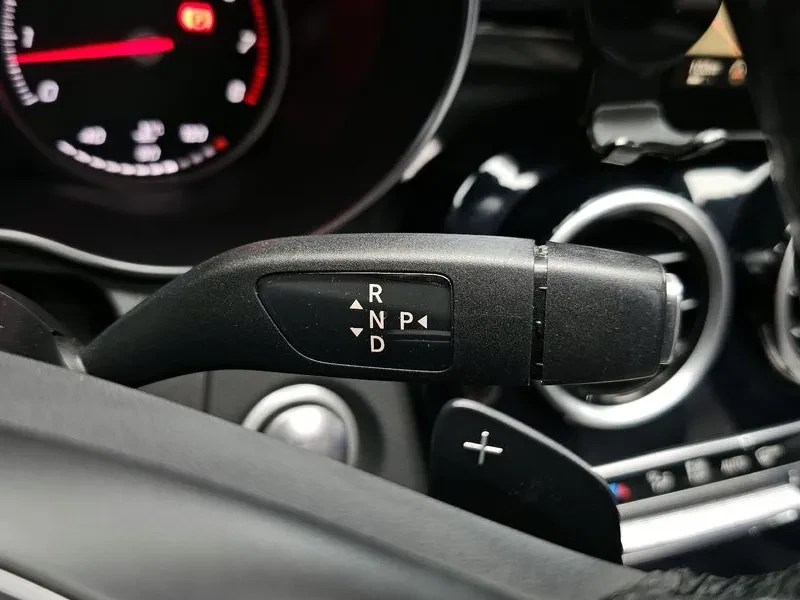 Mercedes-Benz C 180, снимка 9 - Автомобили и джипове - 52825118