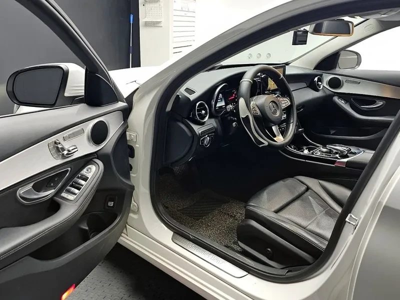 Mercedes-Benz C 180, снимка 10 - Автомобили и джипове - 52825118