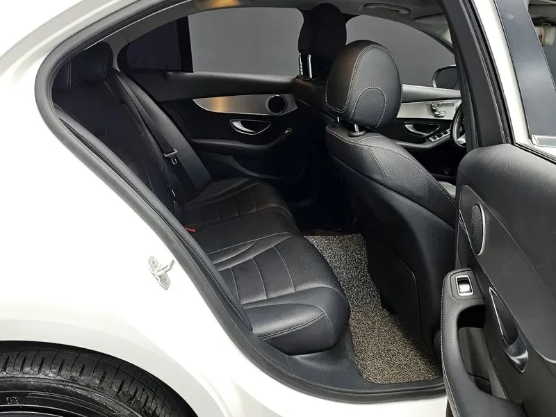 Mercedes-Benz C 180, снимка 12 - Автомобили и джипове - 52825118