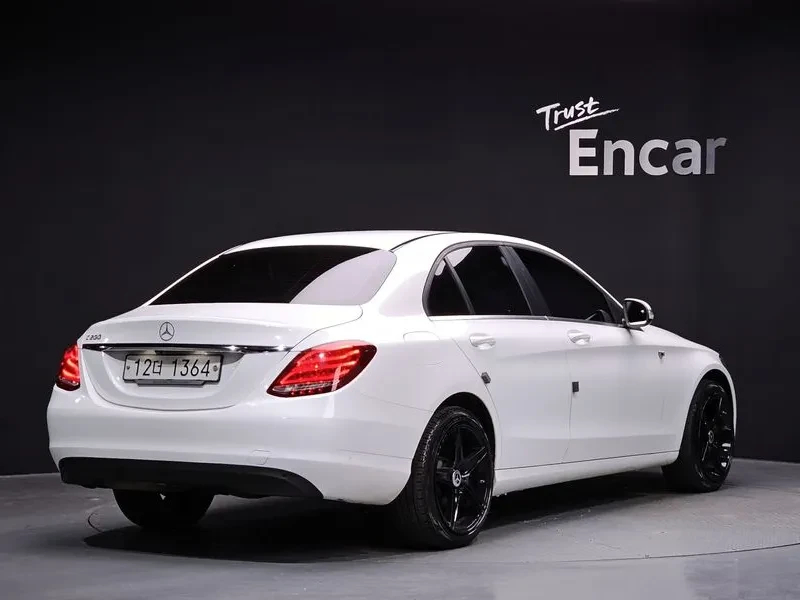 Mercedes-Benz C 180, снимка 2 - Автомобили и джипове - 52825118