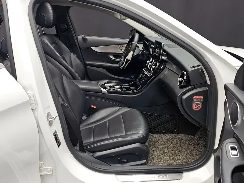 Mercedes-Benz C 180, снимка 11 - Автомобили и джипове - 52825118