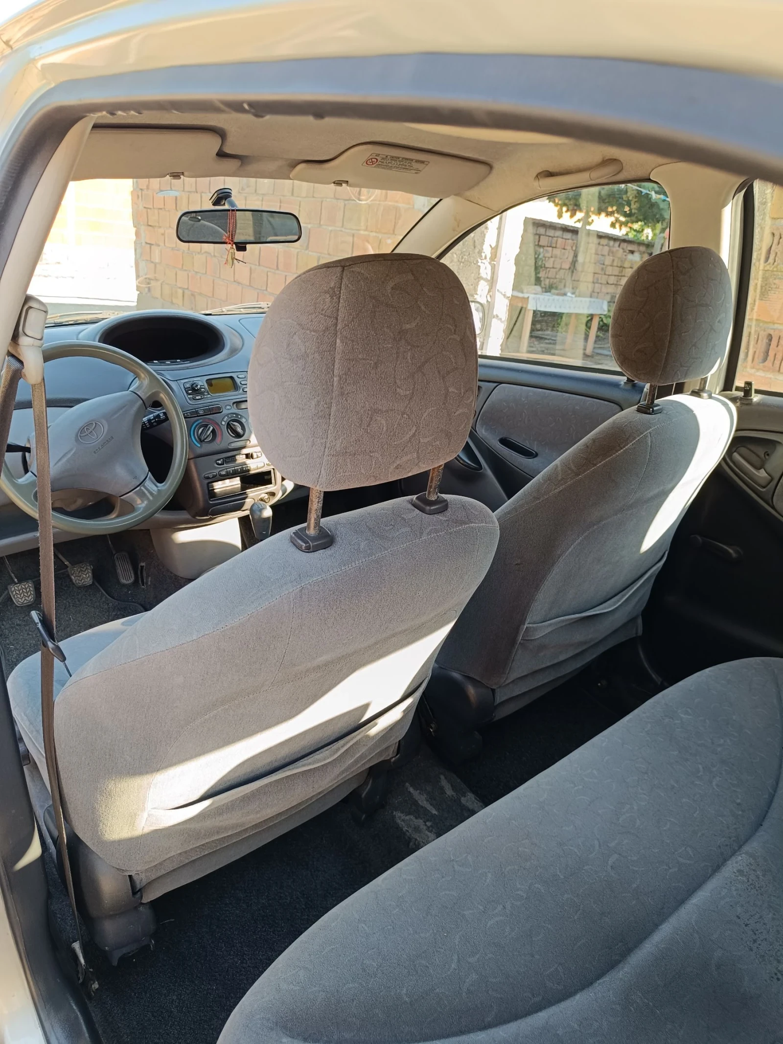 Toyota Yaris 1.0 - изображение 3