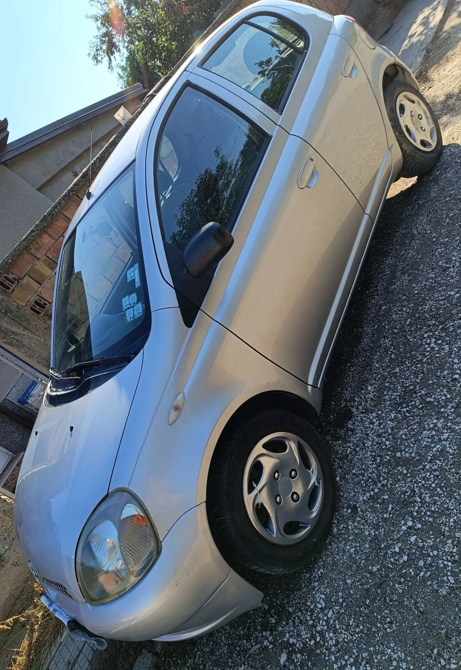 Toyota Yaris 1.0 - изображение 2