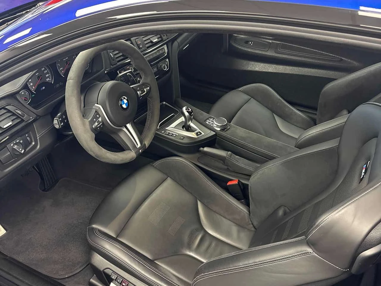 BMW M4 CS  CARFAX - изображение 5