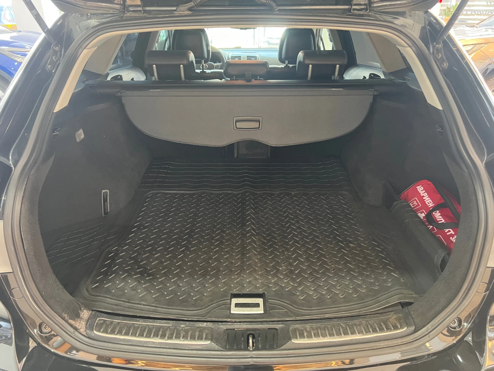 Toyota Avensis 2.2 D-CAT, снимка 14 - Автомобили и джипове - 53996287