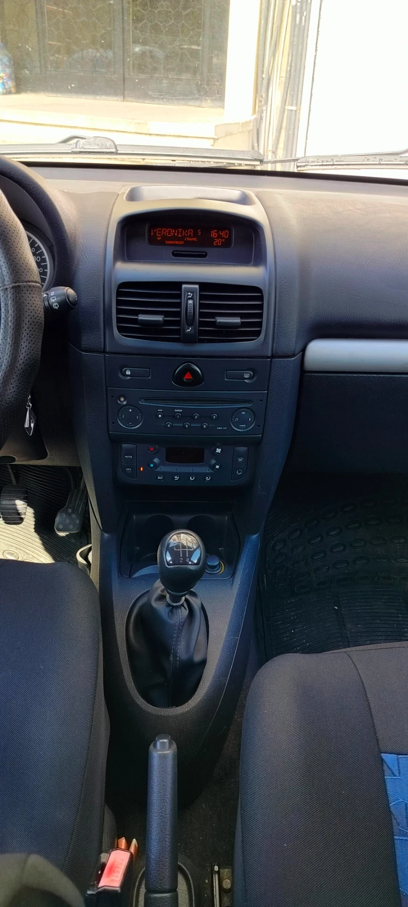 Renault Clio, снимка 8 - Автомобили и джипове - 54662373