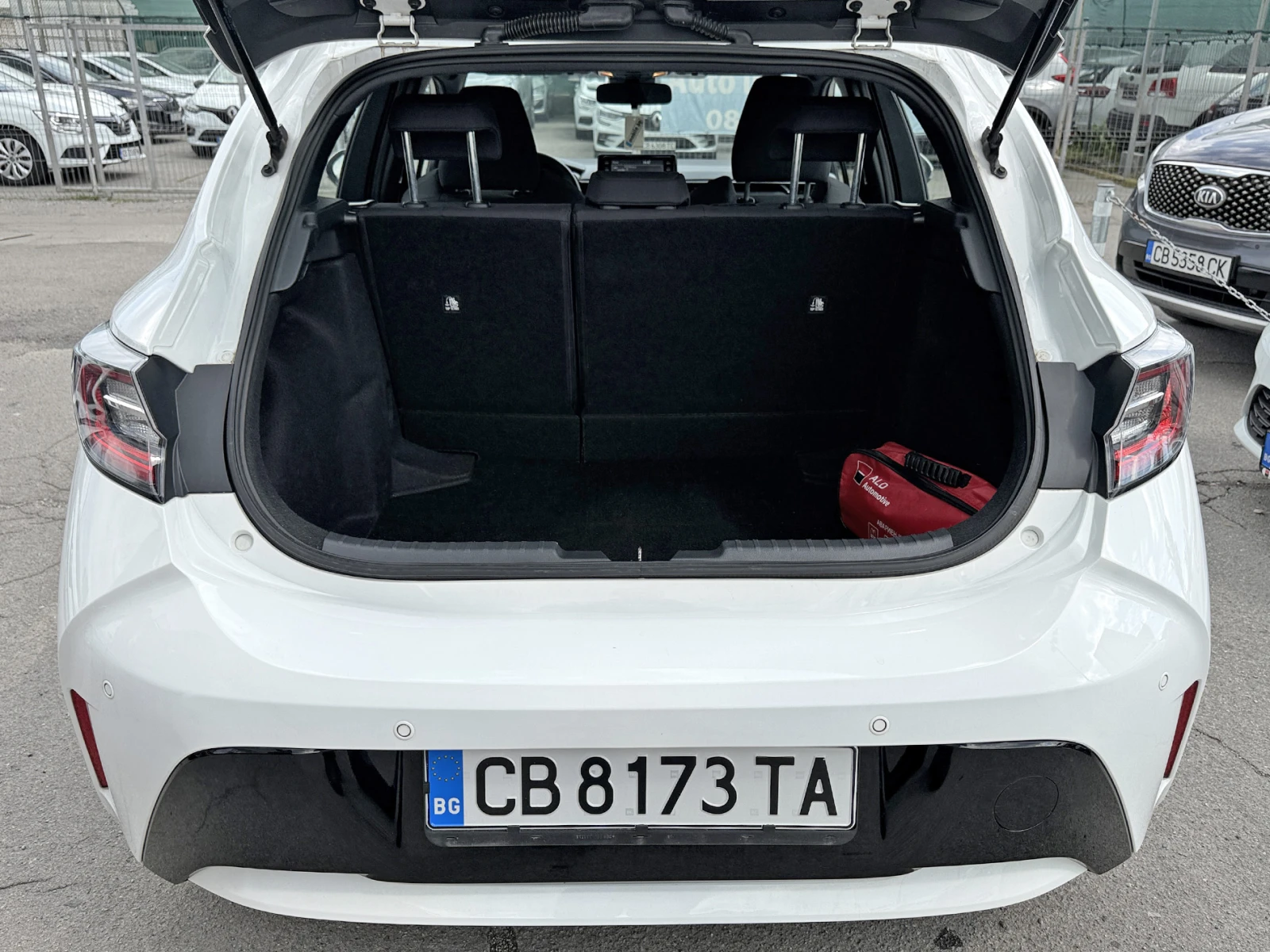 Toyota Corolla 1.2 TURBO Гаранционен!, снимка 13 - Автомобили и джипове - 54787209