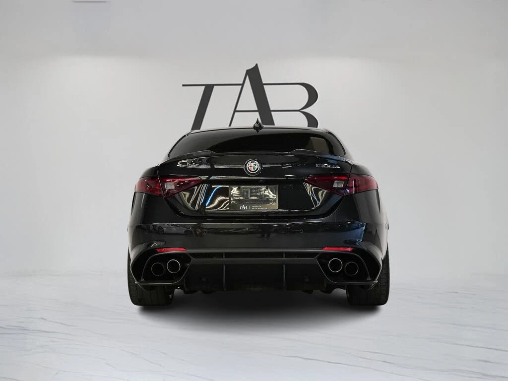 Alfa Romeo Giulia Quadrifoglio RWD * DIS * HARMAN KARDON * ПОДГРЕВИ , снимка 5 - Автомобили и джипове - 54882532