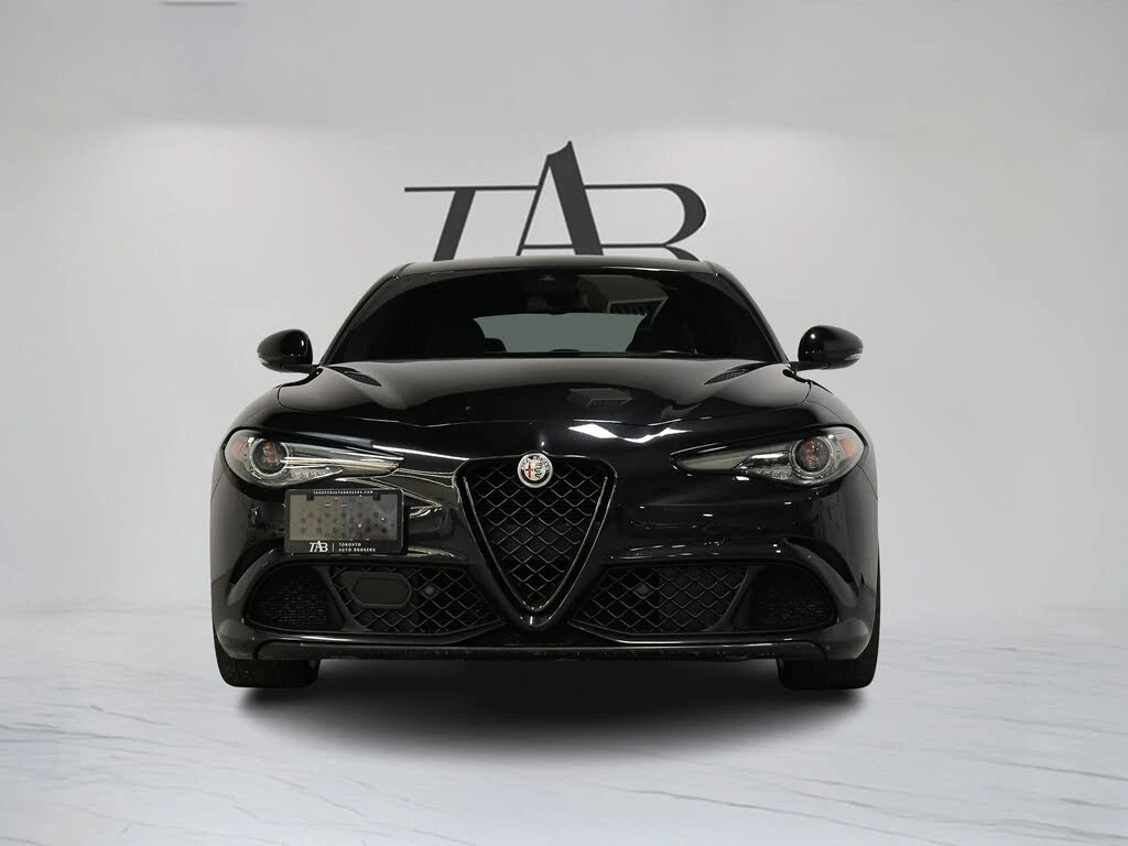 Alfa Romeo Giulia Quadrifoglio RWD * DIS * HARMAN KARDON * ПОДГРЕВИ , снимка 2 - Автомобили и джипове - 54882532