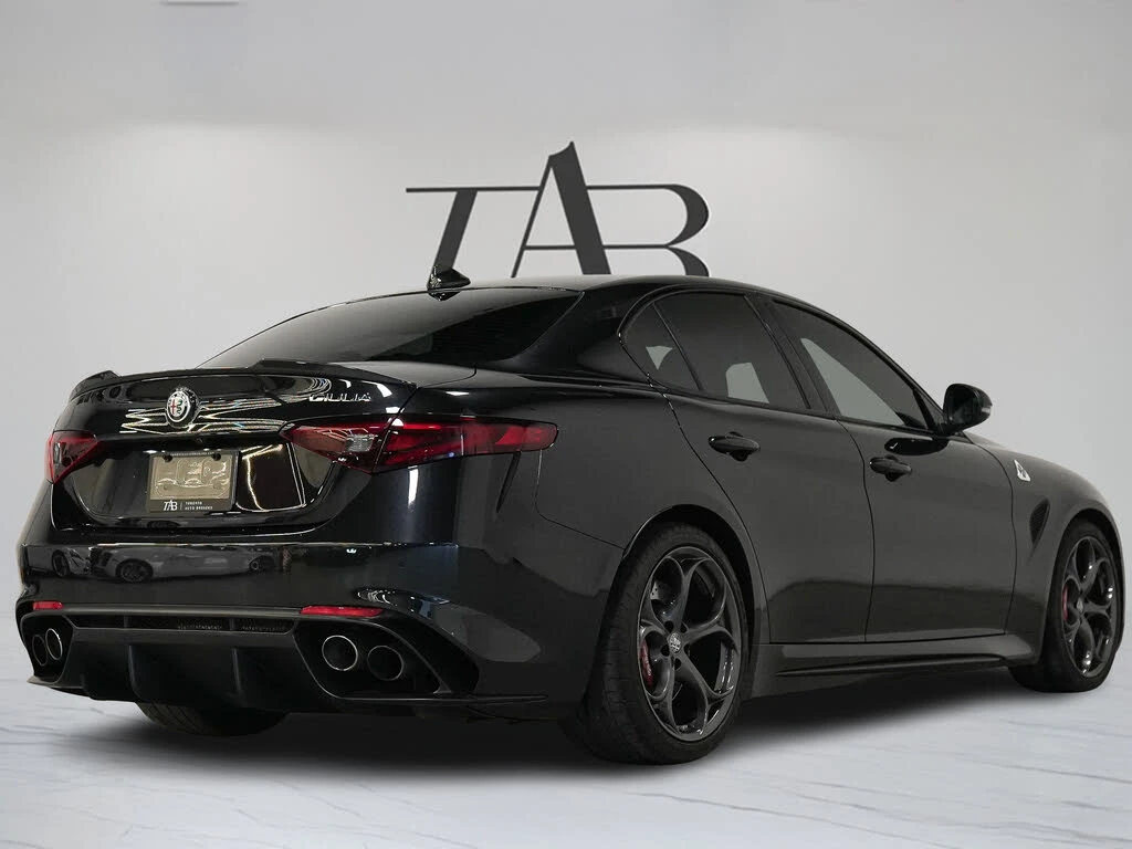 Alfa Romeo Giulia Quadrifoglio RWD * DIS * HARMAN KARDON * ПОДГРЕВИ , снимка 4 - Автомобили и джипове - 54882532